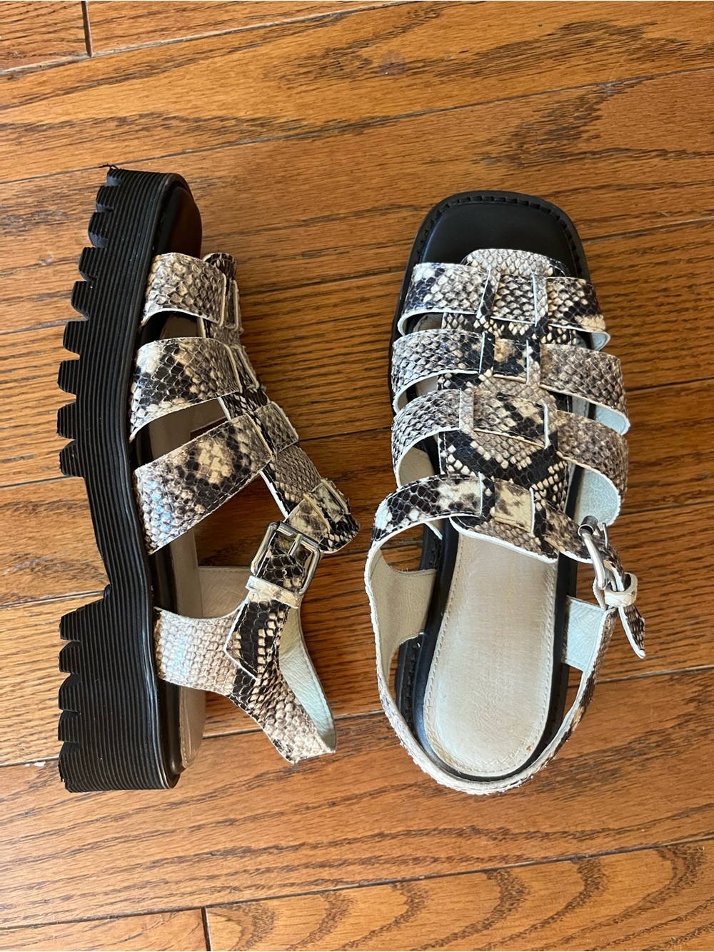INTENTIONALLY BLANK Snake-Print Lug Sole Sandals - Black/White